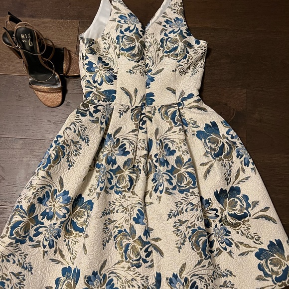 Gorgeous party/event dress by XSCAPE. - Picture 4 of 6